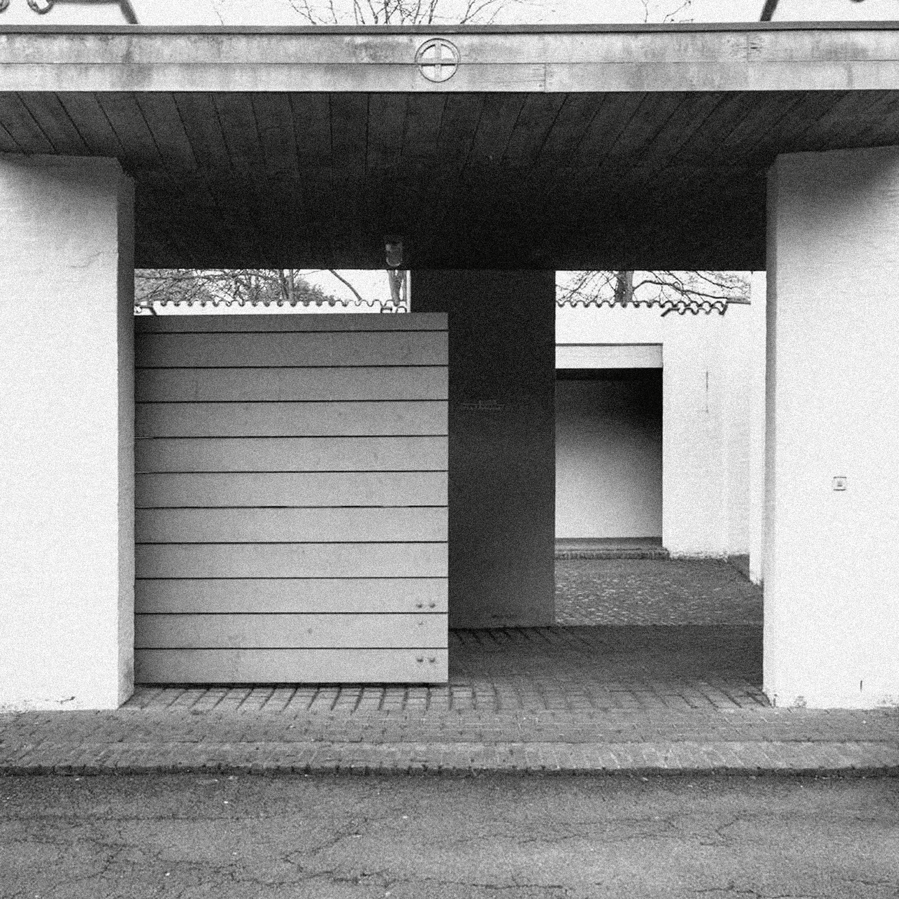 an image of a house entrance that follows the 4:3 mathematical ratio in its structure